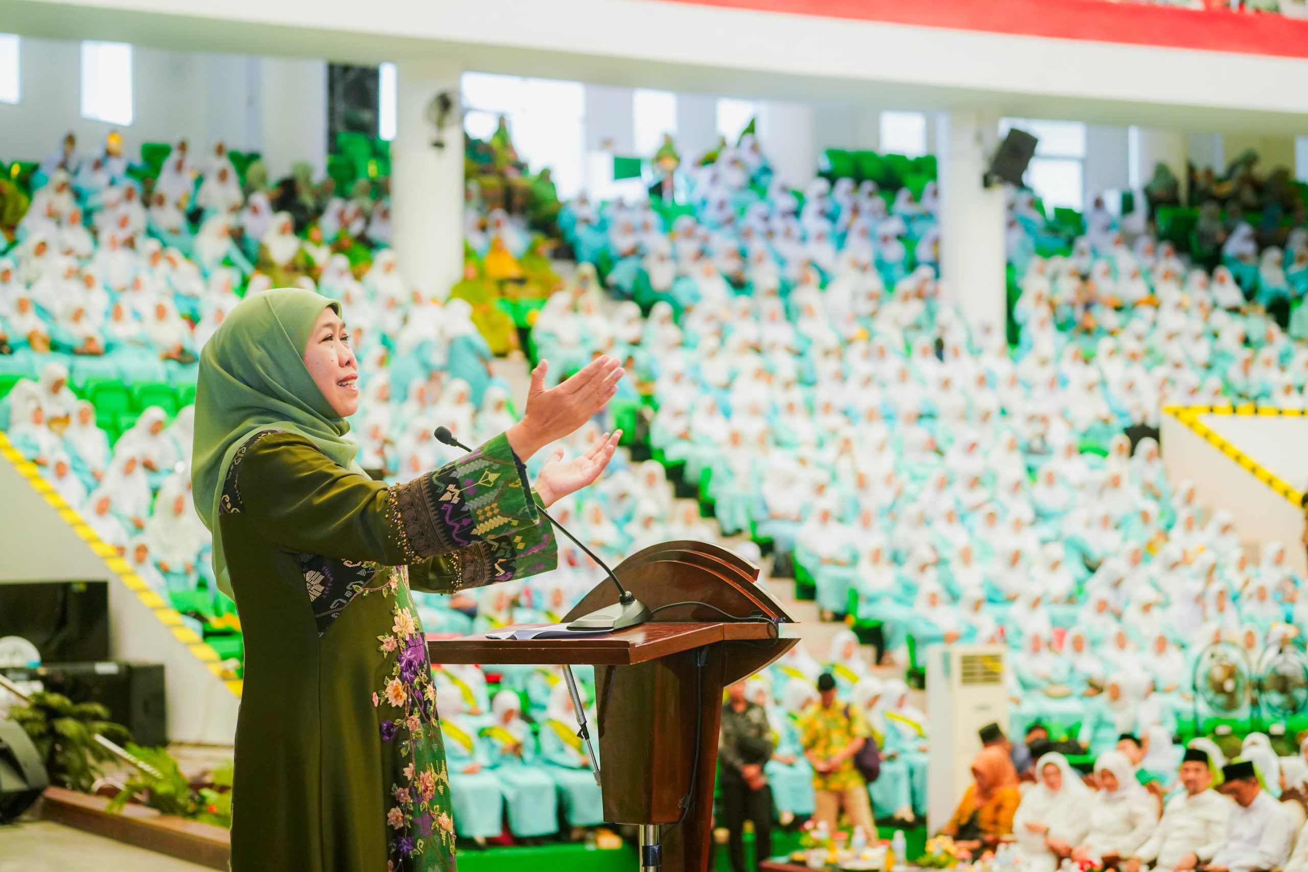 Gubernur Khofifah Ajak Ribuan Guru TK Muslimat NU se Kabupaten Malang untuk Terus Produktif Cerdaskan Generasi Bangsa