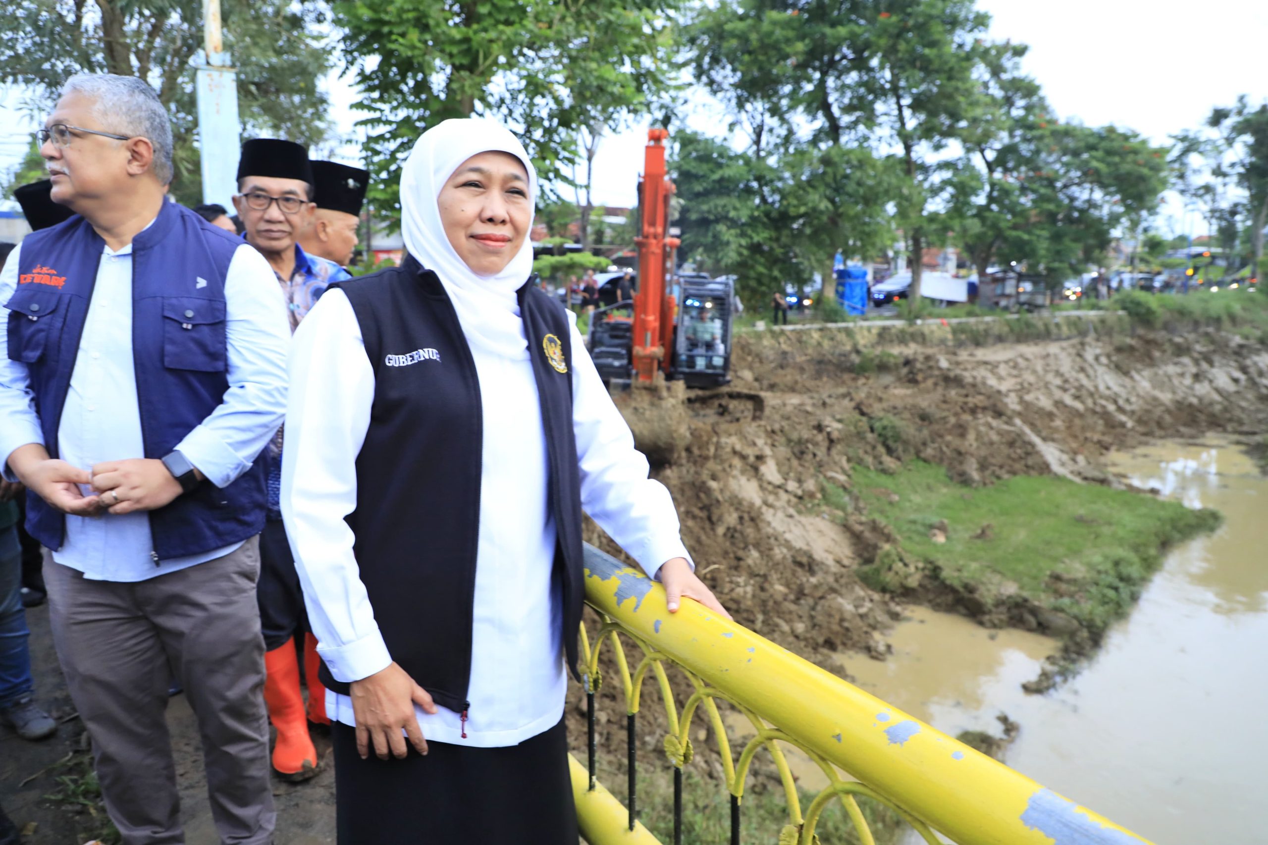 Gubernur Khofifah Tinjau Normalisasi Sungai di Pamekasan, Pastikan Daya Tampung Air Kembali Normal