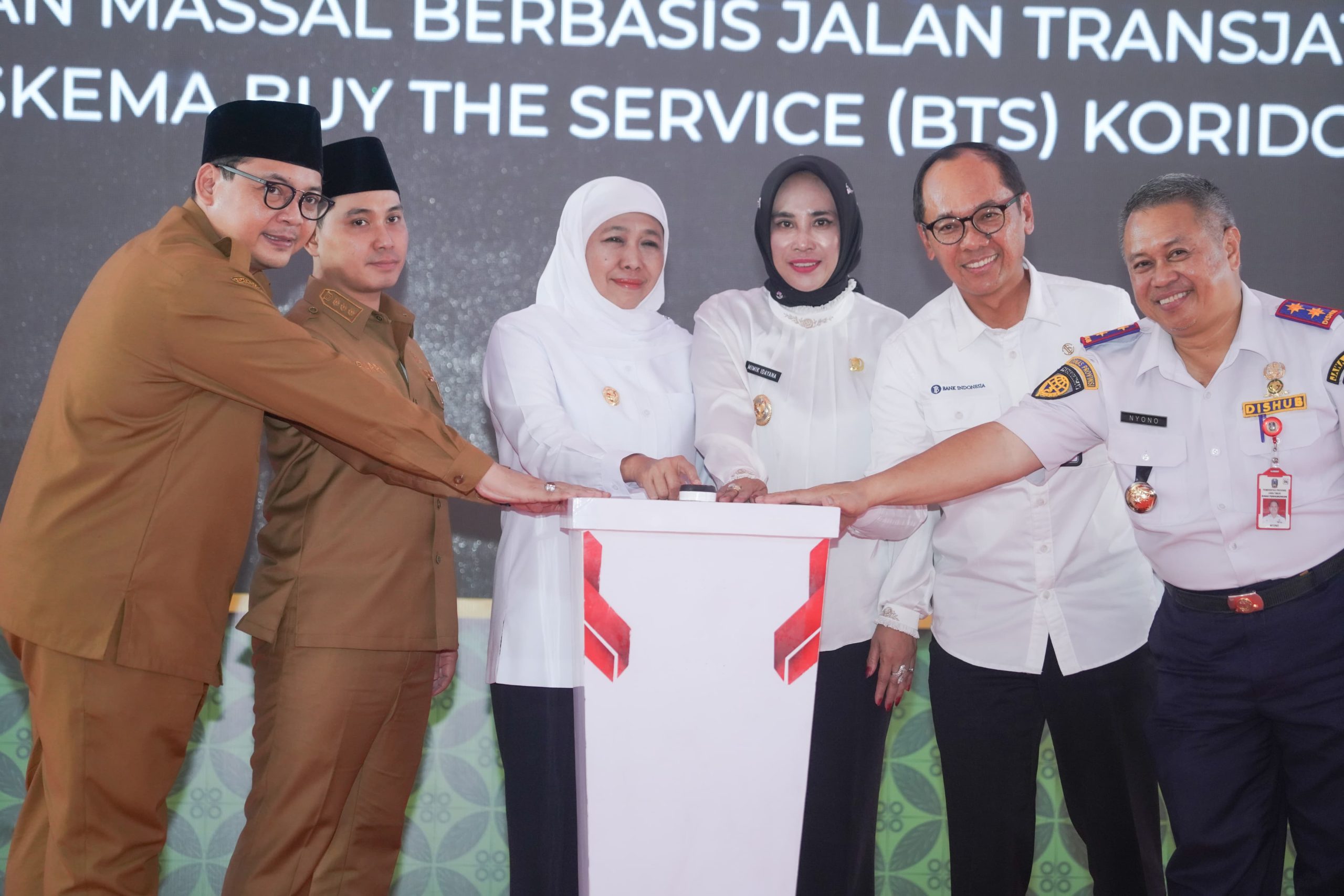 Gubernur Khofifah Wujudkan Aspirasi Buruh Kawasan Ngoro Industri saat May Day, Bus Trans Jatim Koridor VI Mojokerto-Sidoarjo Via Ngoro Industrial Park  Resmi Beroperasi