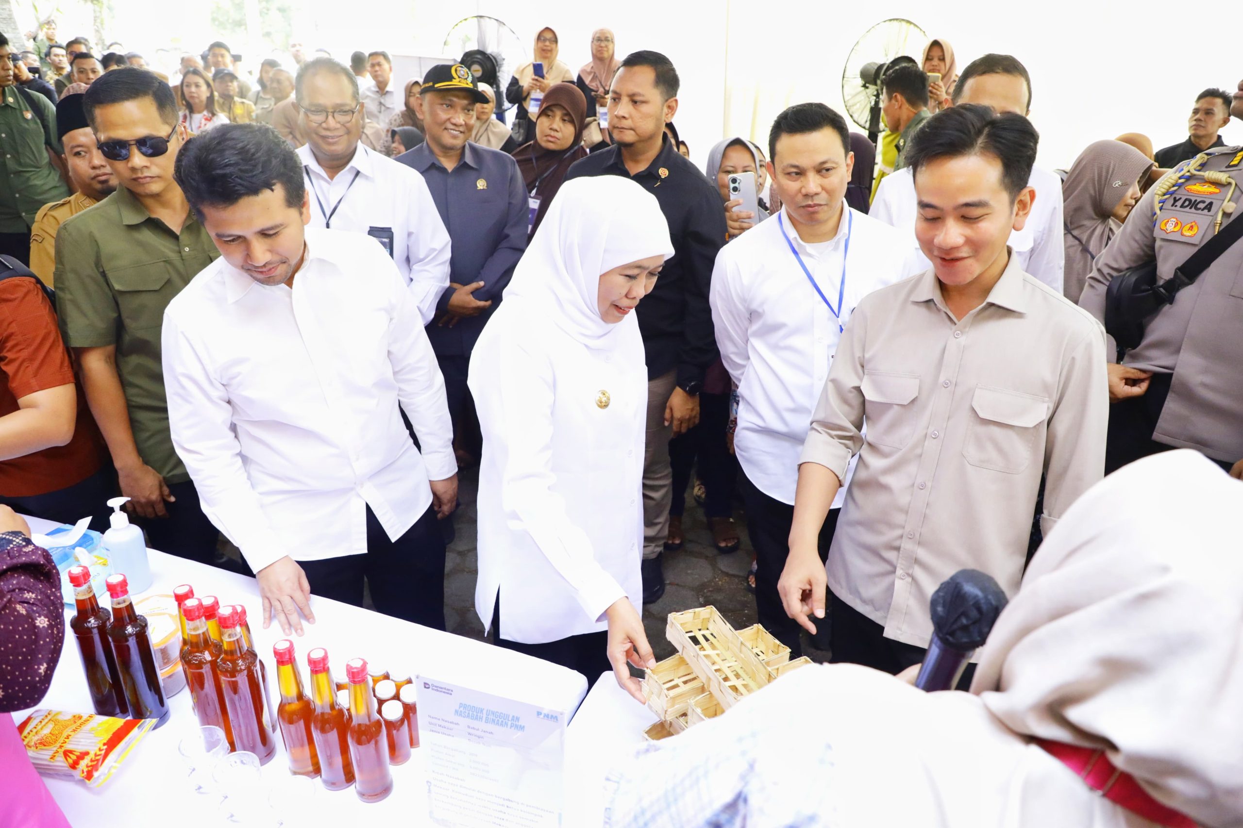 Wapres Gibran Apresiasi Semangat Pendamping dan Nasabah PNM Mekaar di Bondowoso, Gubernur Khofifah: 2,4 Juta IRT di Jatim Berdaya Lewat UMKM