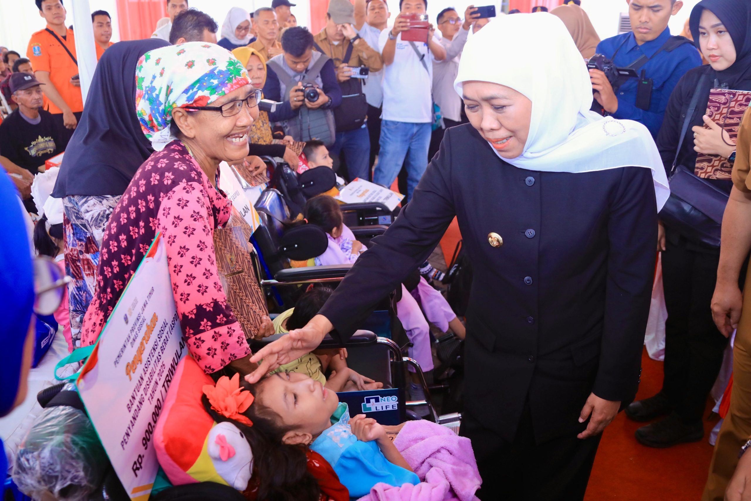 Masyarakat Kota Probolinggo Terima Bansos Senilai Rp 2,232 Miliar dari Gubernur Khofifah, Optimis Ciptakan Kesejahteraan Sosial Merata di Jawa Timur