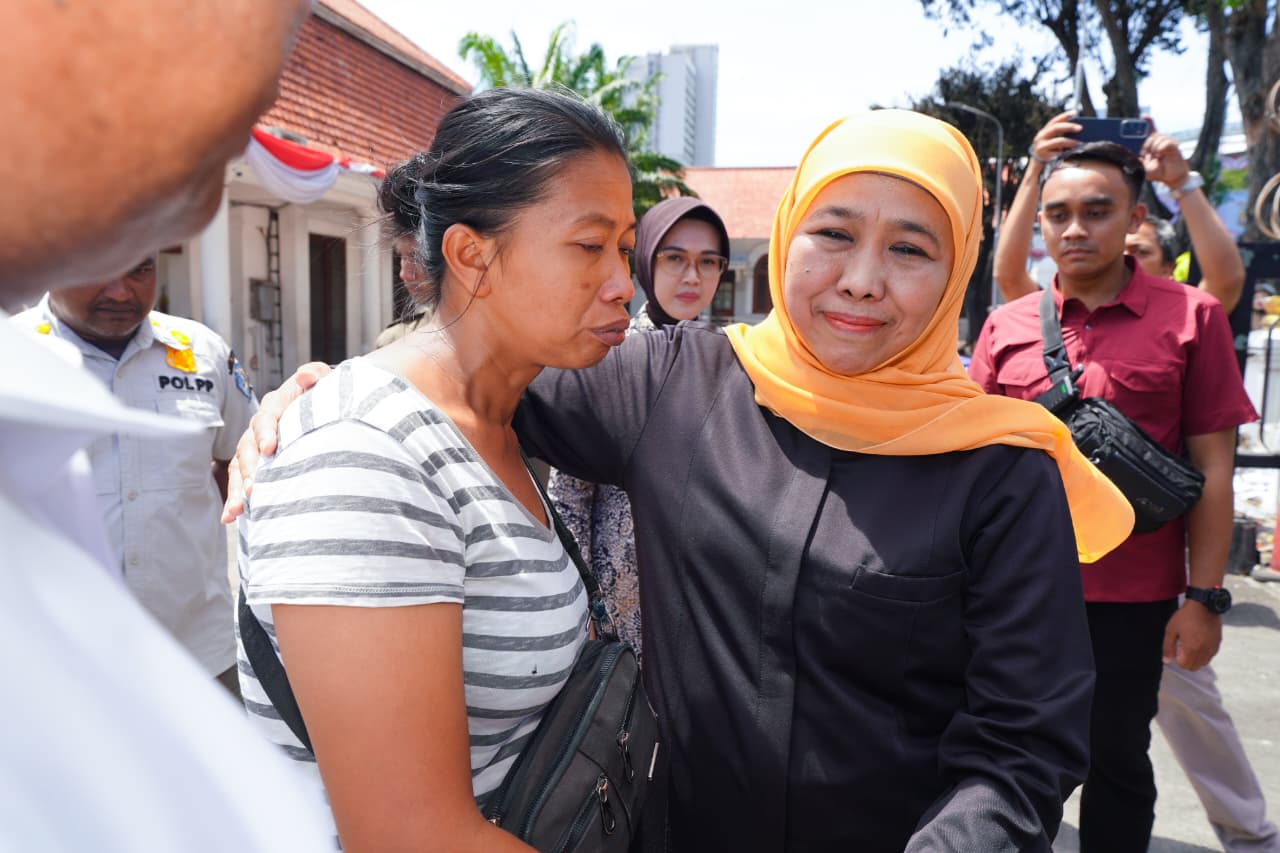 Sapa Masyarakat Langsung, Khofifah Serukan Orasi Damai dan Solusi Bersama