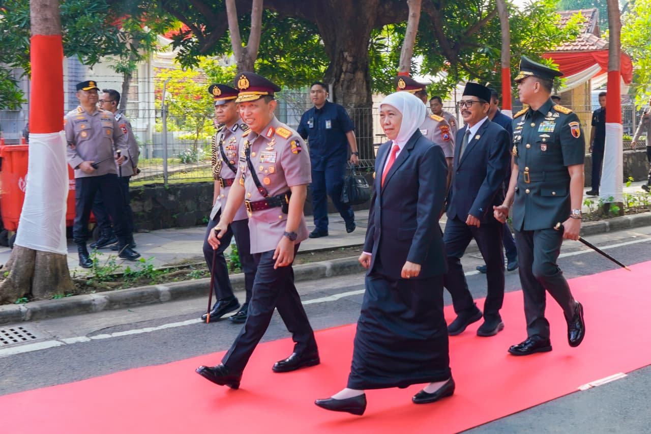 Gubernur Khofifah  Hadiri Upacara Peringatan Hari Juang Polri Dipimpin  Langsung Kapolri   di Surabaya, Jadikan Momentum Perkuat Komitmen Berikan Pelayanan Terbaik Untuk Masyarakat