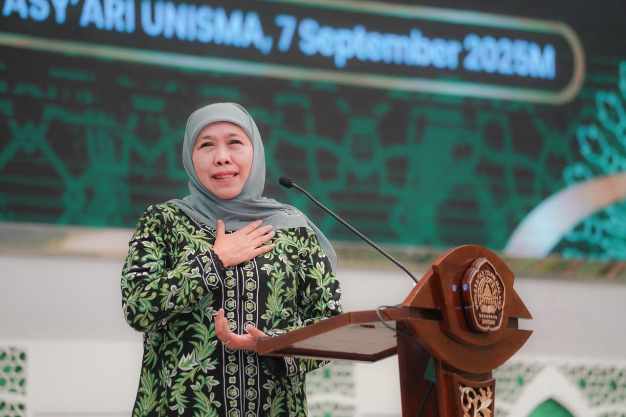 Gubernur Khofifah Serukan Etika Bermedsos dan Jauhi Pinjol Ilegal kepada Muslimat NU Kota Malang