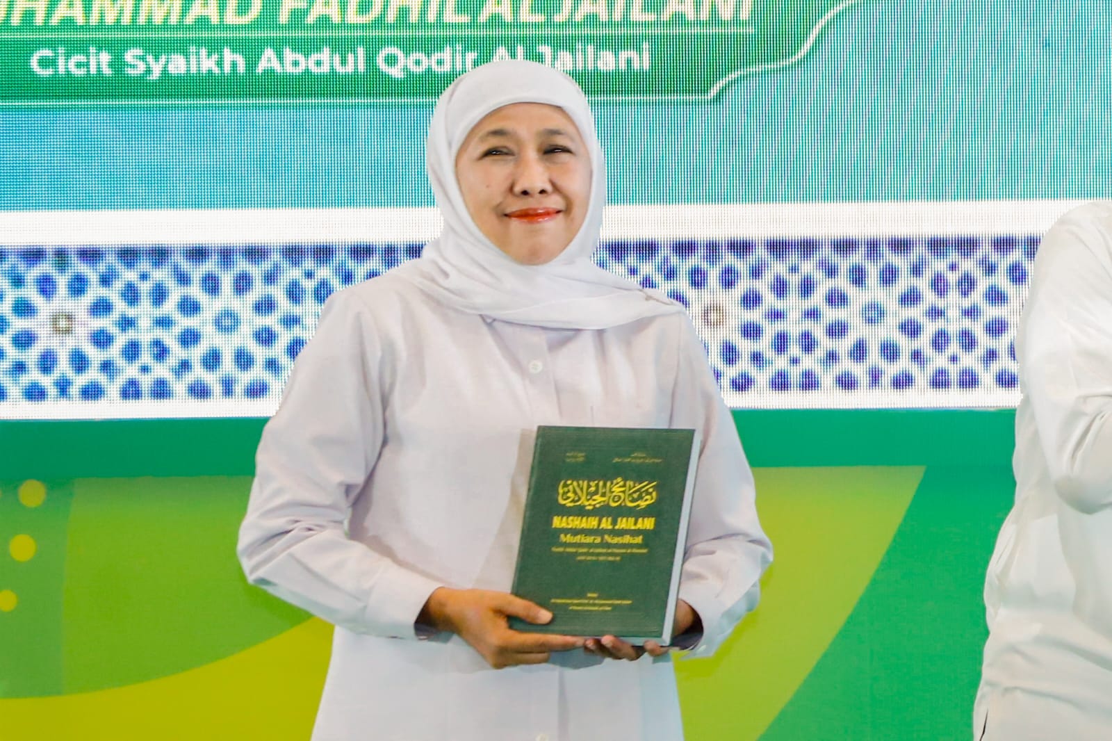 Gubernur Khofifah: Literasi Tak Cukup Tekstual, Harus Kontekstual dan Bijak Komunikasi Digital