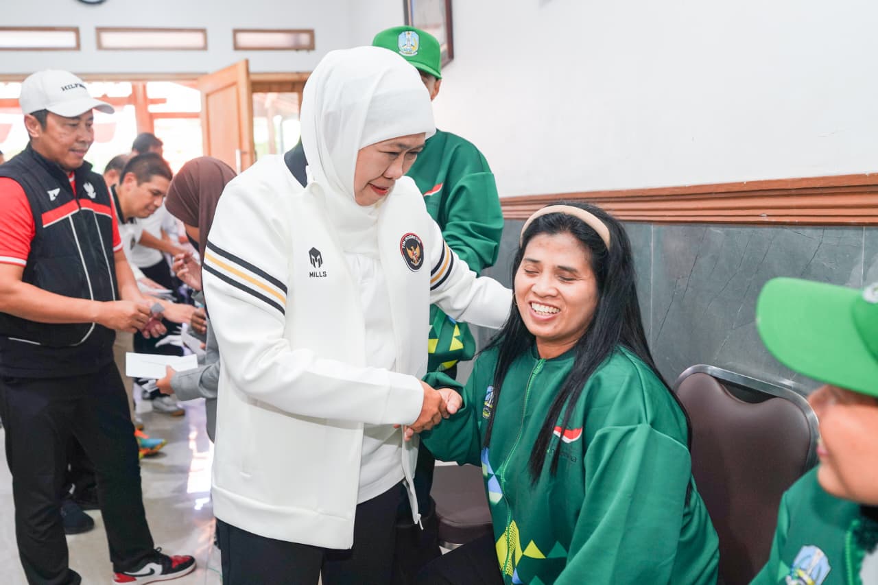Gubernur Khofifah Tekankan Kesetaraan Penghargaan Atlet Paralimpik di Haornas 2025, Serahkan Bantuan dan Modal Usaha