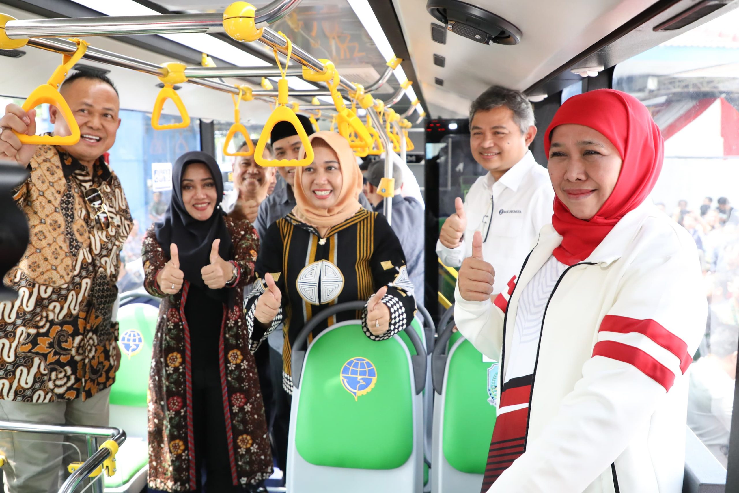 Gubernur Khofifah Sukses Wujudkan Transportasi Publik Andal, Terima Penghargaan Tingkat Nasional