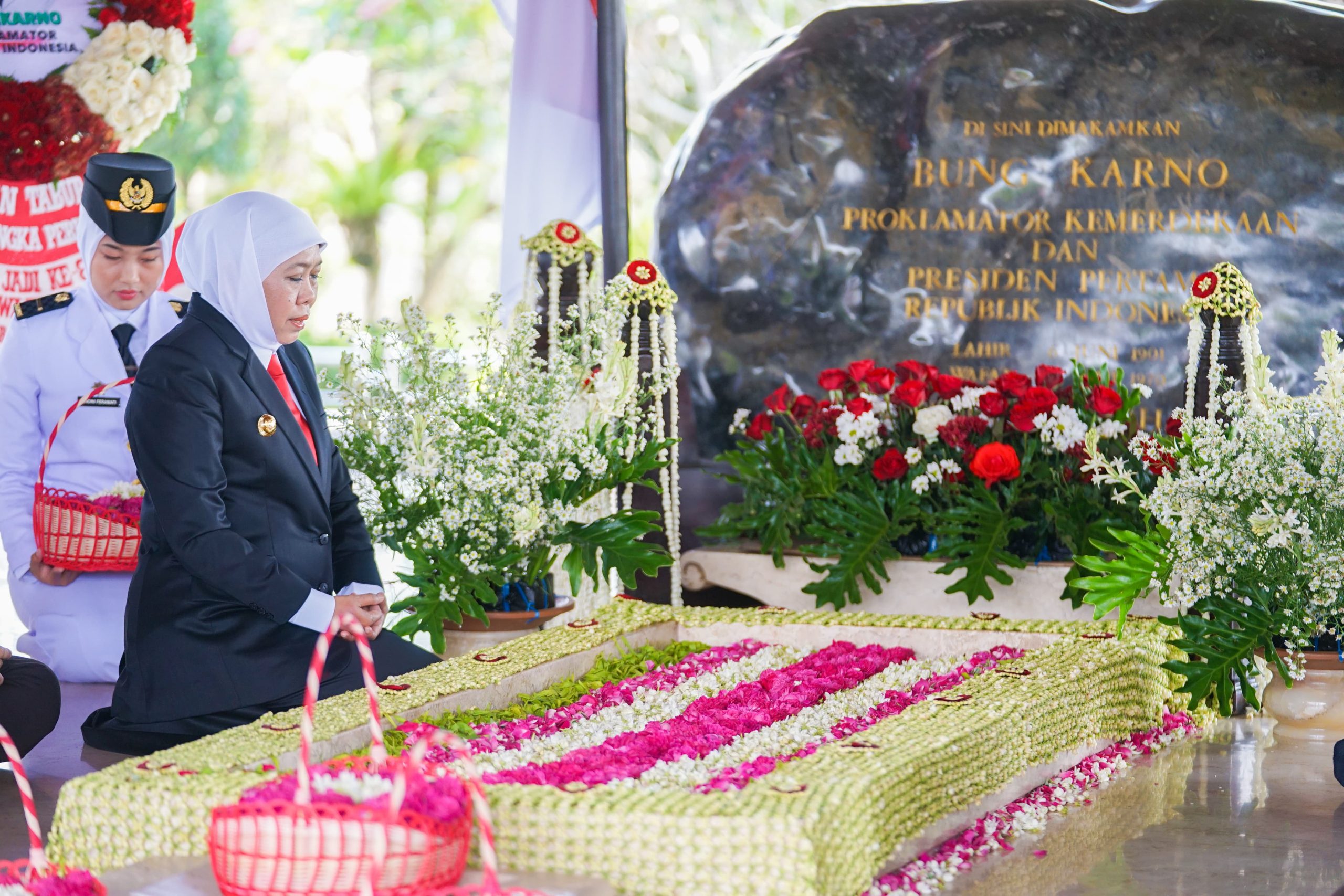 Pimpin Ziarah Makam Bung Karno, Gubernur Khofifah Tekankan Pentingnya Musyawarah dan Semangat Kebersamaan