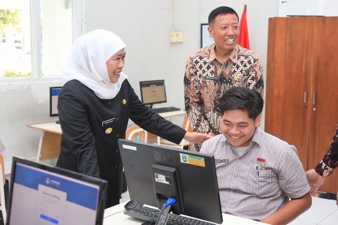 Gubernur Khofifah Apresiasi Semangat Siswa dan Sekolah dalam Pelaksanaan TKA, Tegaskan Jatim Siap Pertahankan Prestasi PTN Tertinggi