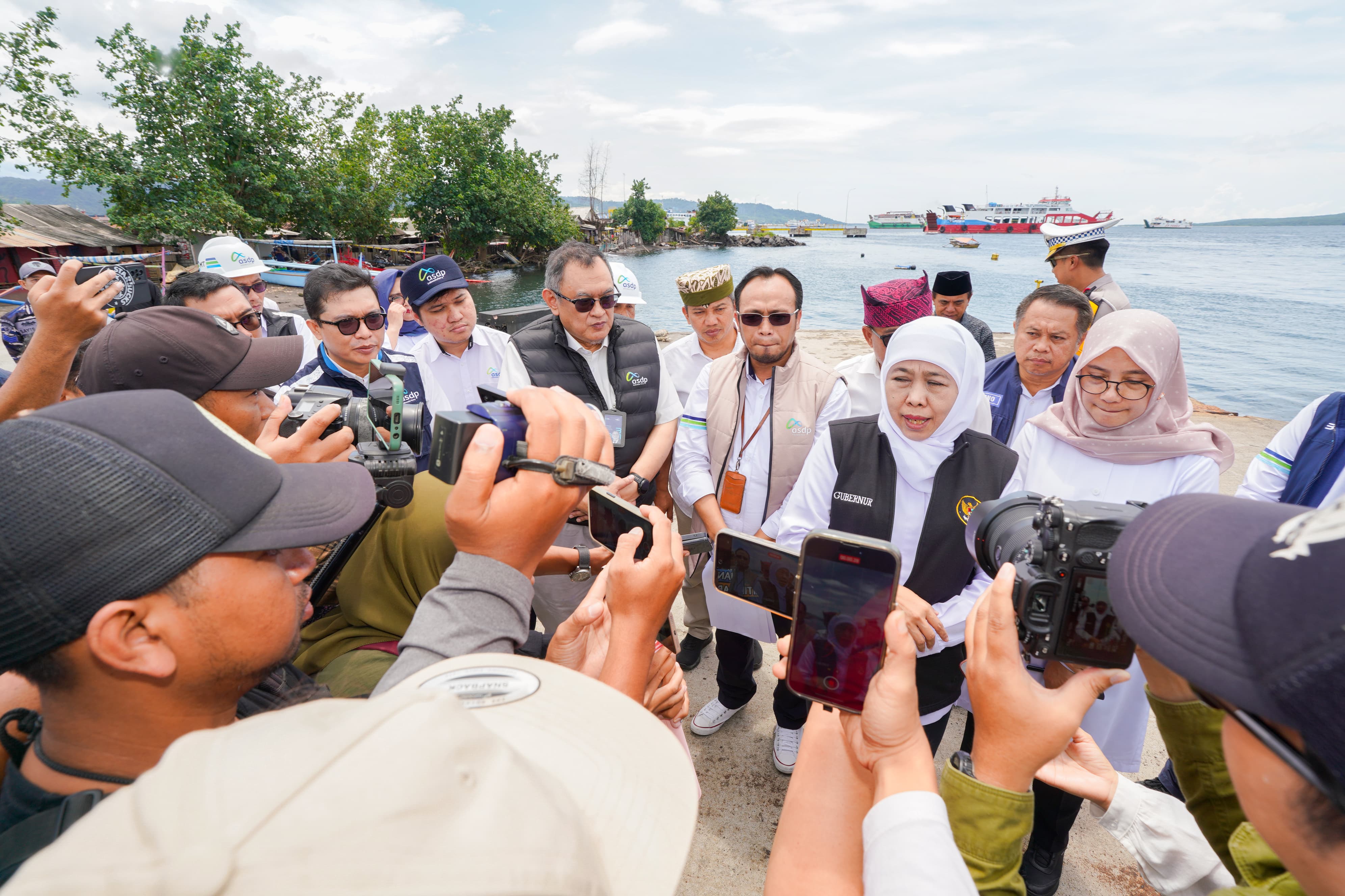 Gubernur Khofifah Meninjau  Kesiapan Operasional Kapal Cepat Banyuwangi-Denpasar