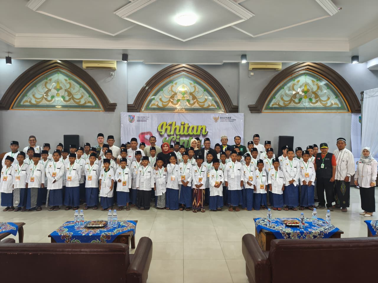 Meriah, Khitan Cinta 2025 di Jombang Diawali Kirab Peserta dan Sholawat