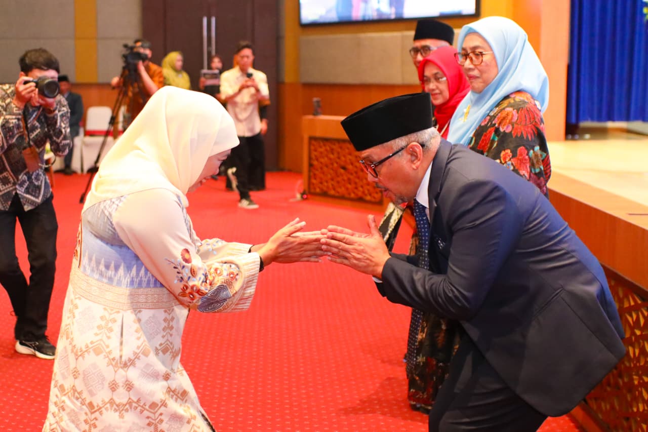 Gubernur Khofifah: UNUSA Harus Jadi Kampus Inovatif, Islami, dan Berdaya Saing Global