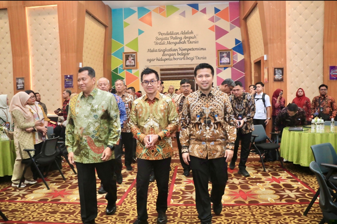 Menghadapi Era Disrupsi Teknologi, Wagub Emil Ajak ASN Jatim Jadikan CorpU Sebagai Ruang Penciptaan Pengetahuan dan Pengembangan SDM