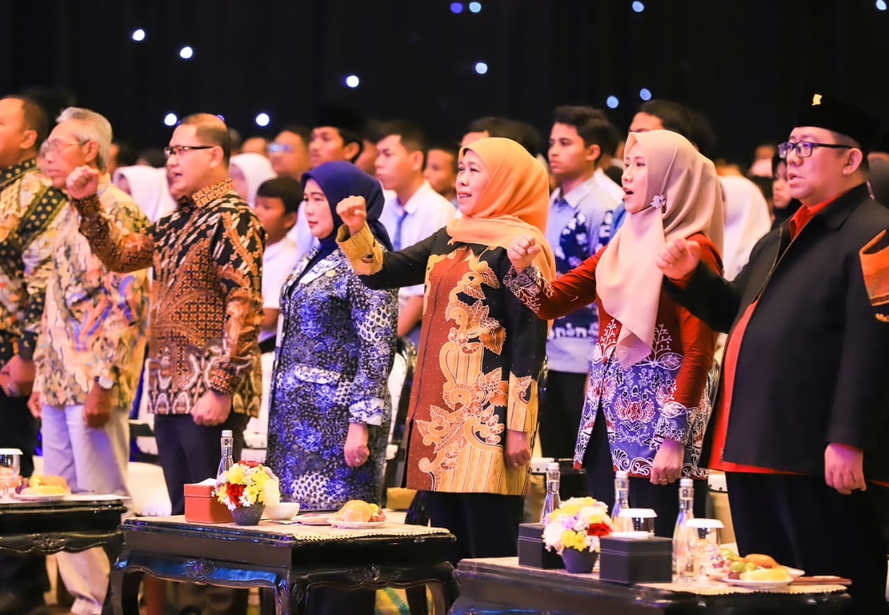 Gubernur Khofifah: Bantuan Pendidikan Bukan Sekadar Transfer Dana, Tetapi Investasi Masa Depan untuk Anak-Anak Prasejahtera Jawa Timur