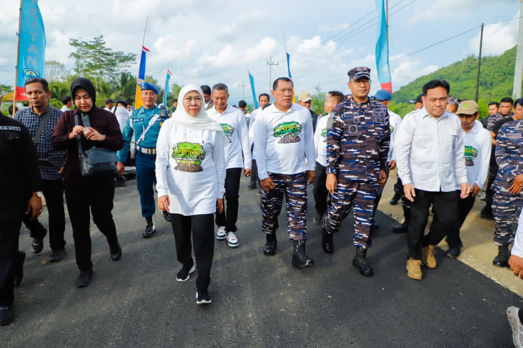 Tinjau Jalan Menuju Lanal, Gubernur Khofifah Sebut Infrastruktur Bukan Sekadar Fisik, Tapi Pengungkit Kesejahteraan Pacitan l