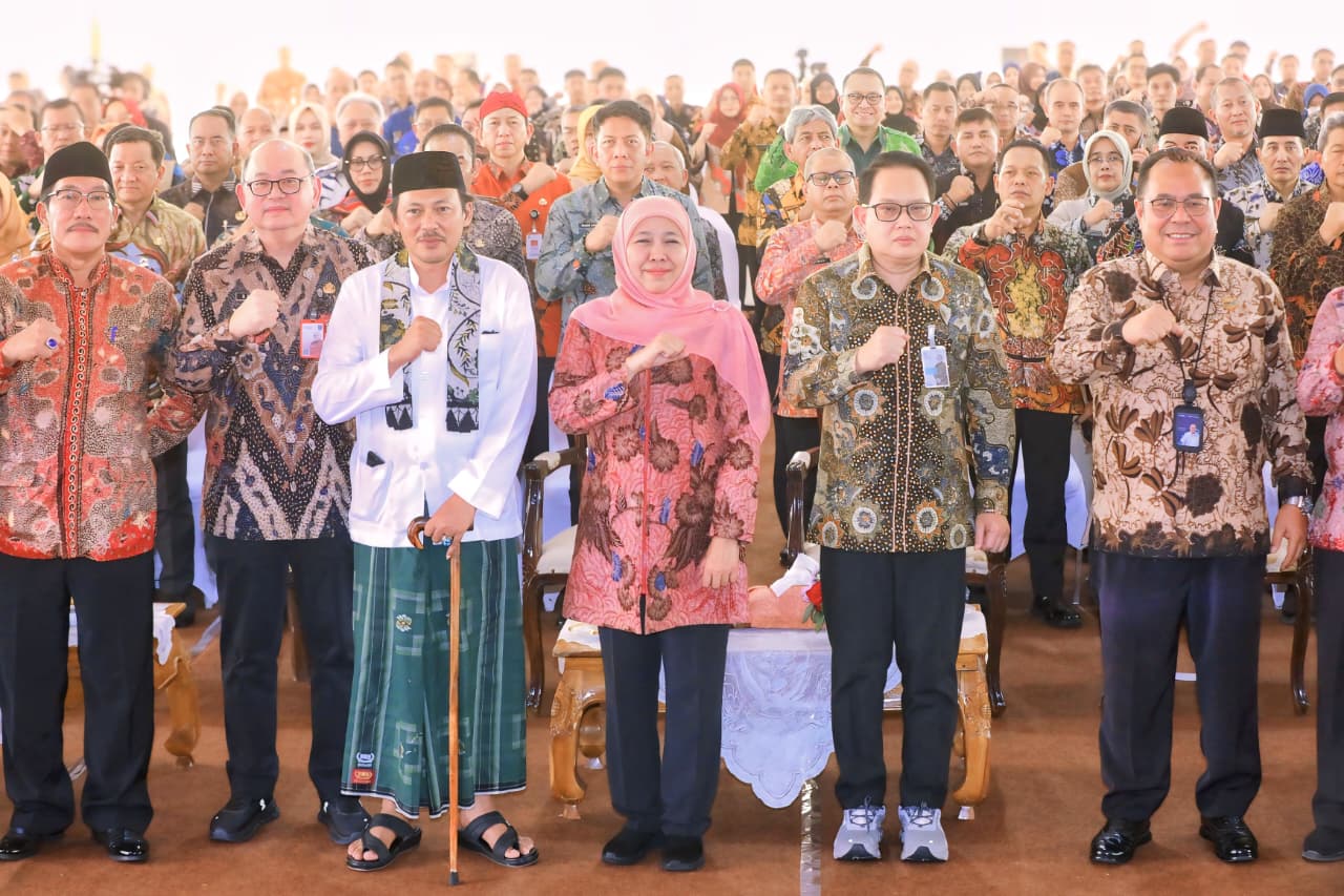 Gubernur Khofifah Luncurkan 15 Mobil Samsat Keliling Baru, Pastikan Digitalisasi dan Layanan Tatap Muka di Bangkalan Semakin Cepat dan Transparan