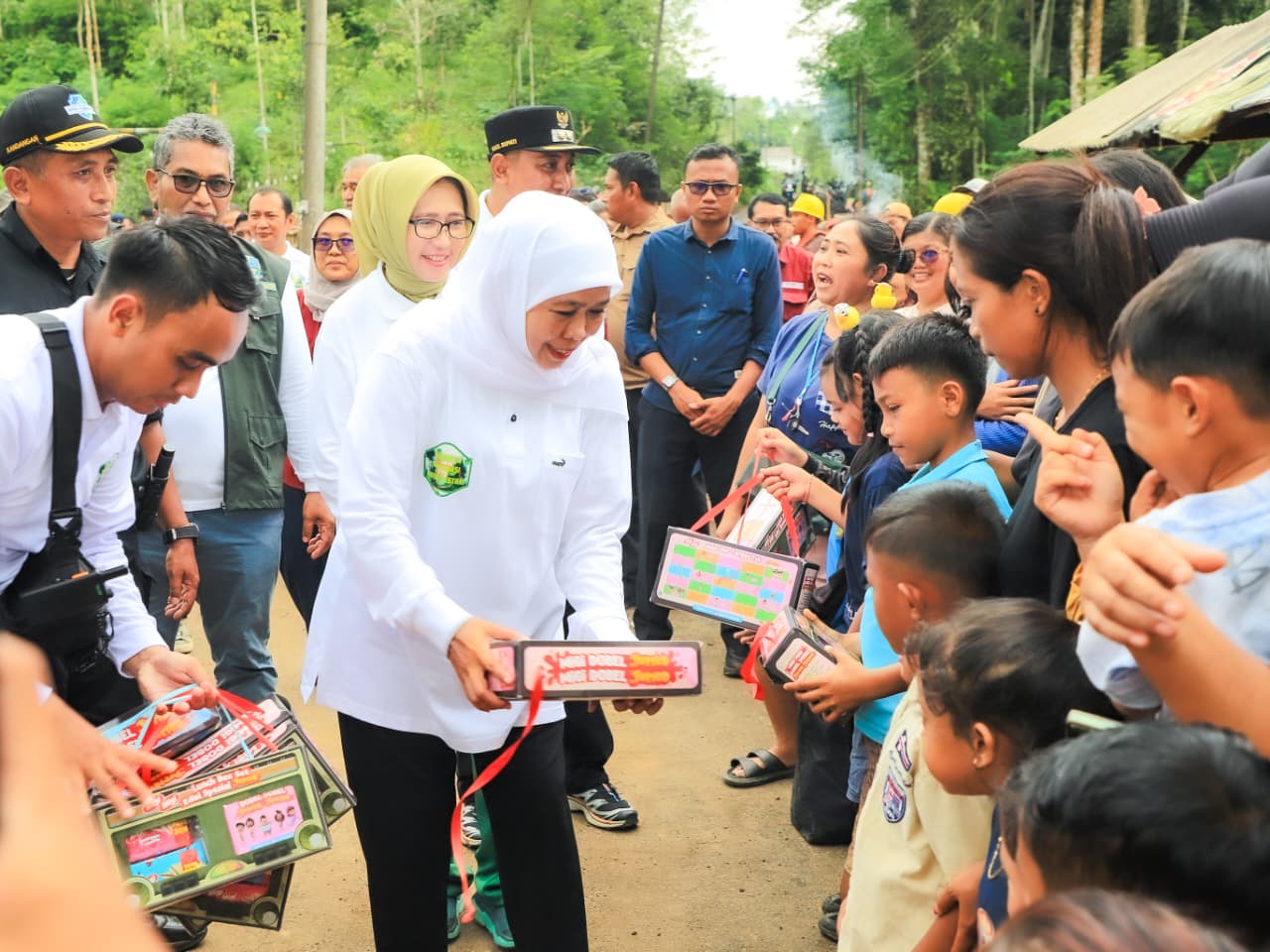 Pulihkan Harapan Warga, Gubernur Khofifah Percepat Pembangunan Jembatan Curah Maling dan Kebo Lumajang
