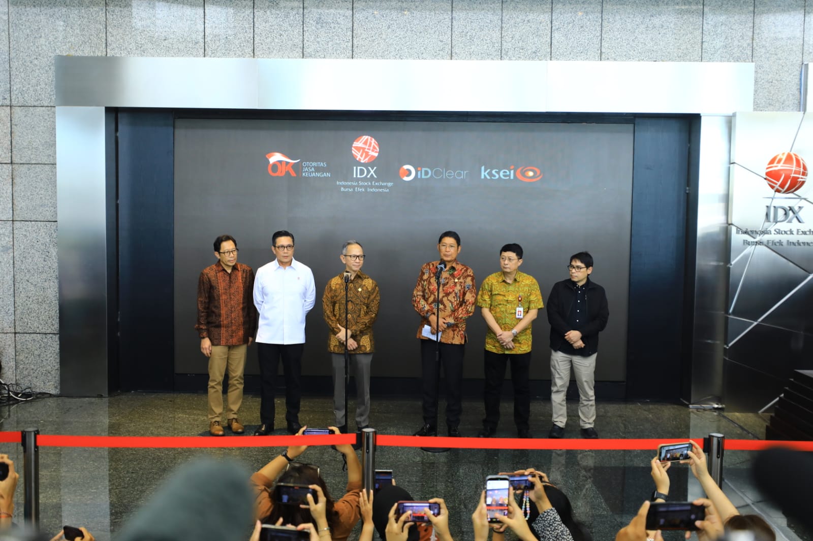 OJK Perkuat Pengawasan untuk Jaga Operasional BEI