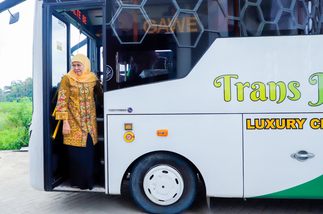 Gubernur Khofifah: Bus TransJatim Bukan Sekadar Angkutan, Tapi Penguat Mobilitas Pekerja, Pelajar, dan Santri