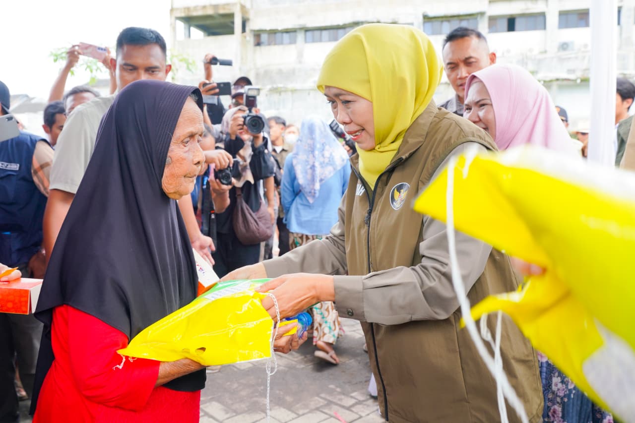 Gubernur Khofifah: Pasar Murah Sumbersari Jember Bukti Komitmen Pemprov Jatim Lindungi Daya Beli Rakyat
