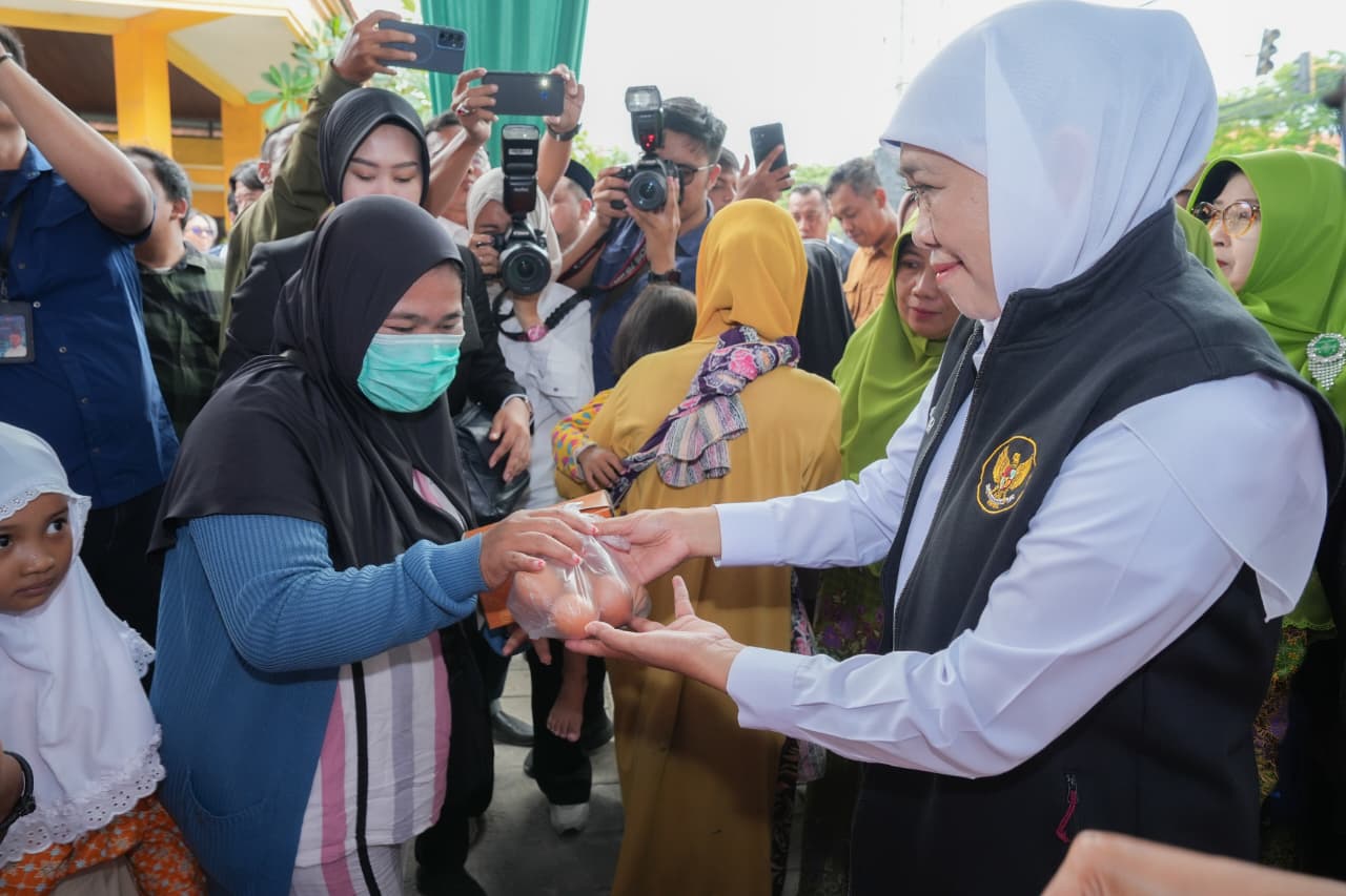 Gubernur Khofifah: Pasar Murah Jadi Upaya Nyata Jaga Ketahanan Ekonomi Masyarakat Jatim
