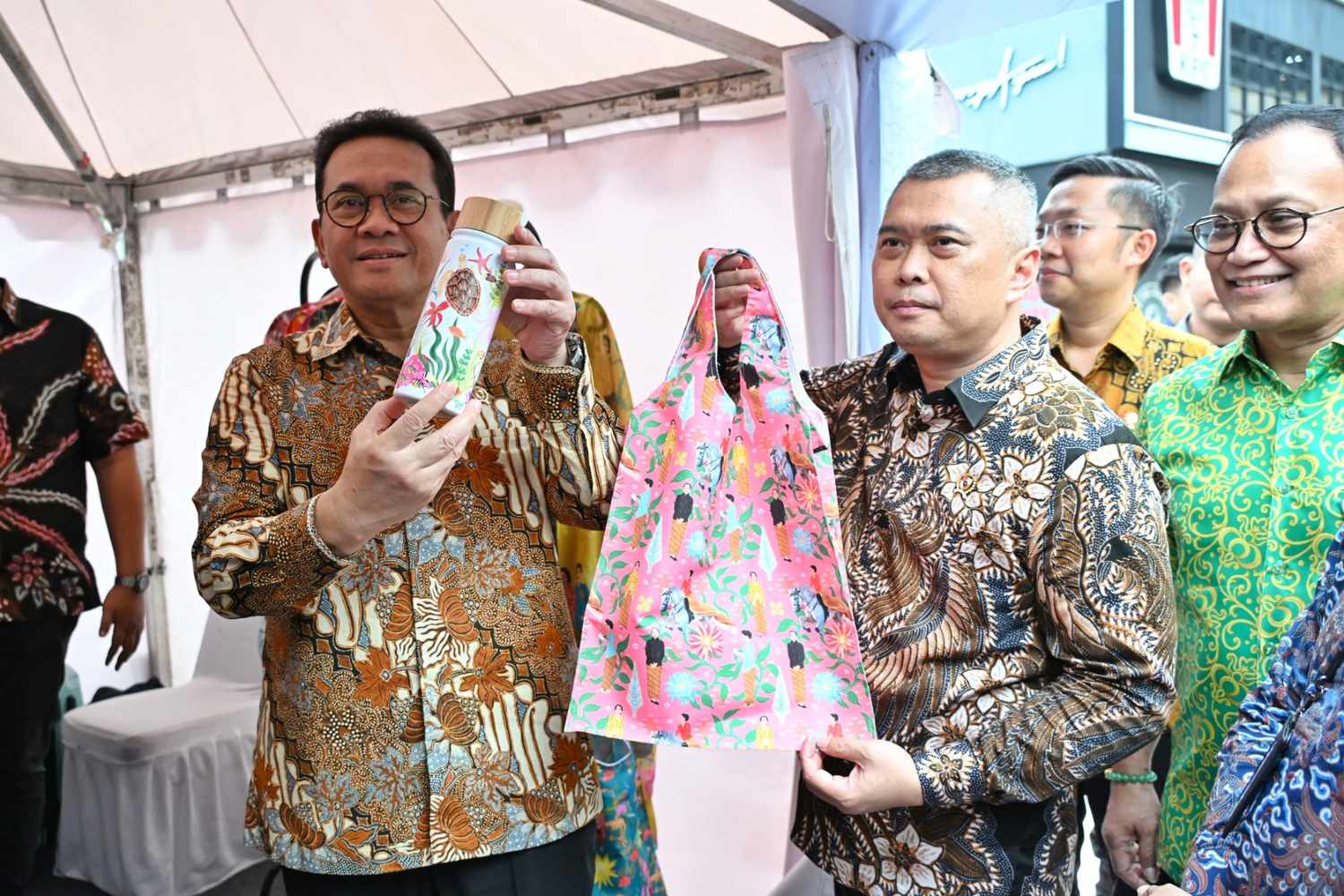 Menhub Dukung Pemasaran Produk Lokal di Area Transportasi