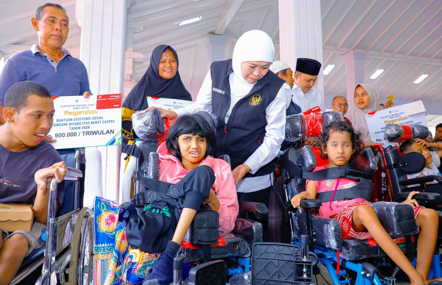 Gubernur Khofifah Hadirkan Bansos dan KIP Jawara, Perempuan dan PPKS Didorong Naik Kelas
