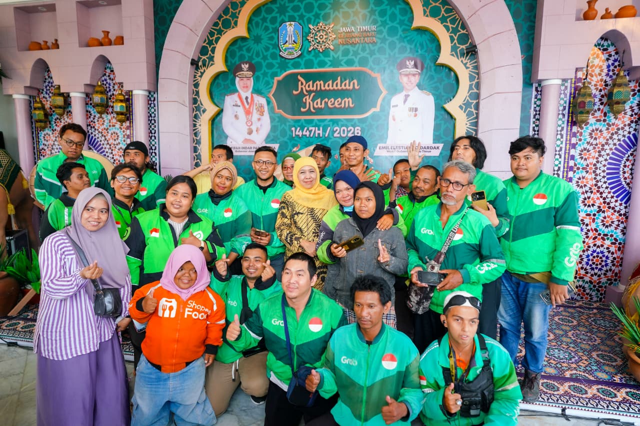 Gubernur Khofifah Bersama Wagub Emil Tunjukkan Kepedulian Sosial di Hari Jadi Kepemimpinan