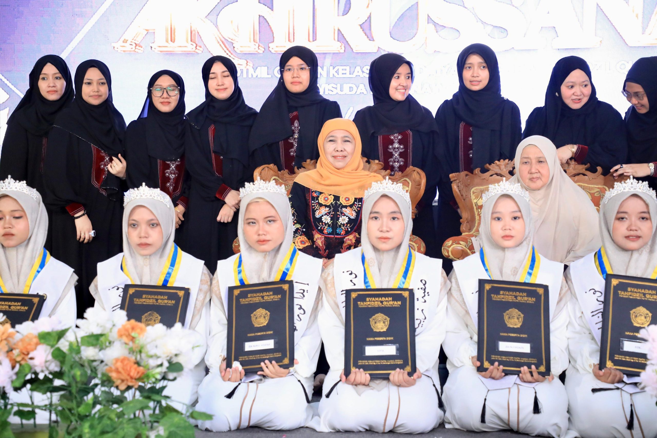 Gubernur Khofifah Tegaskan Pesantren Pilar Pendidikan Karakter Bangsa Saat Haflatul Imtihan