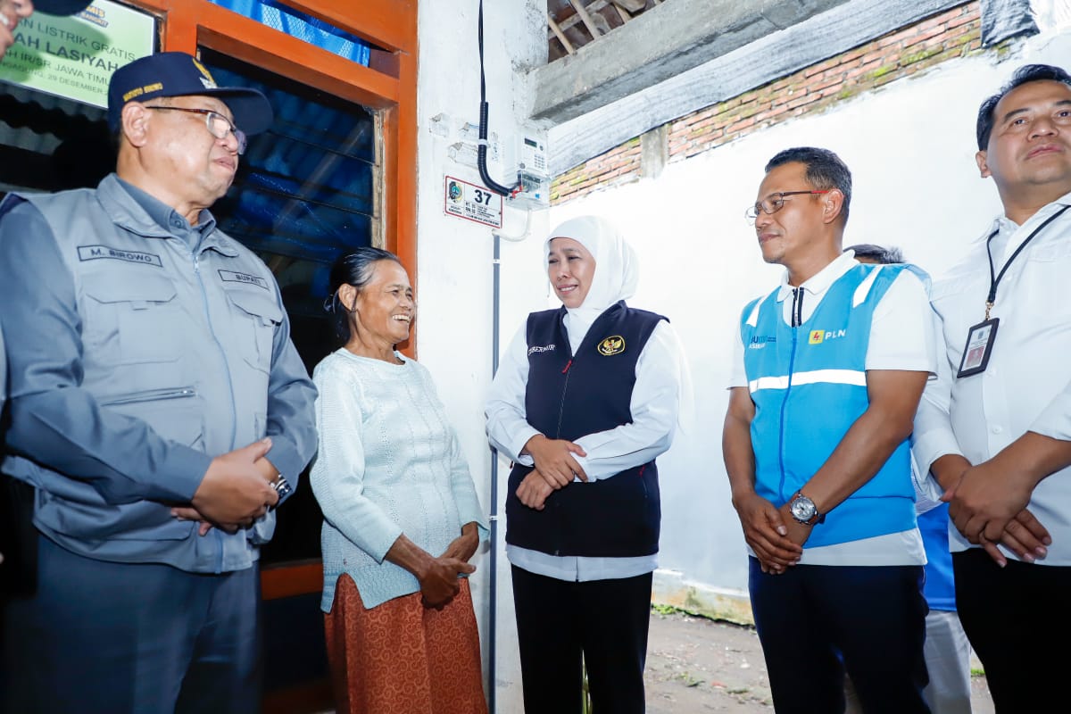 Gubernur Khofifah Dorong Elektrifikasi Tuntas, Pemprov Jatim Anggarkan Rp7,89 Miliar untuk Sambungan Listrik Gratis