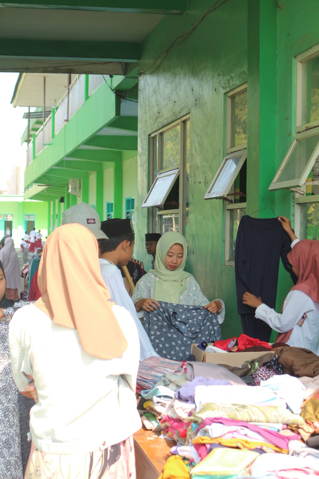 Lewat Kokurikuler Ramadan, SMP Islam Al Madinah Jombang Ajarkan Empati, Kerja Sama, dan Literasi Finansial kepada Siswa