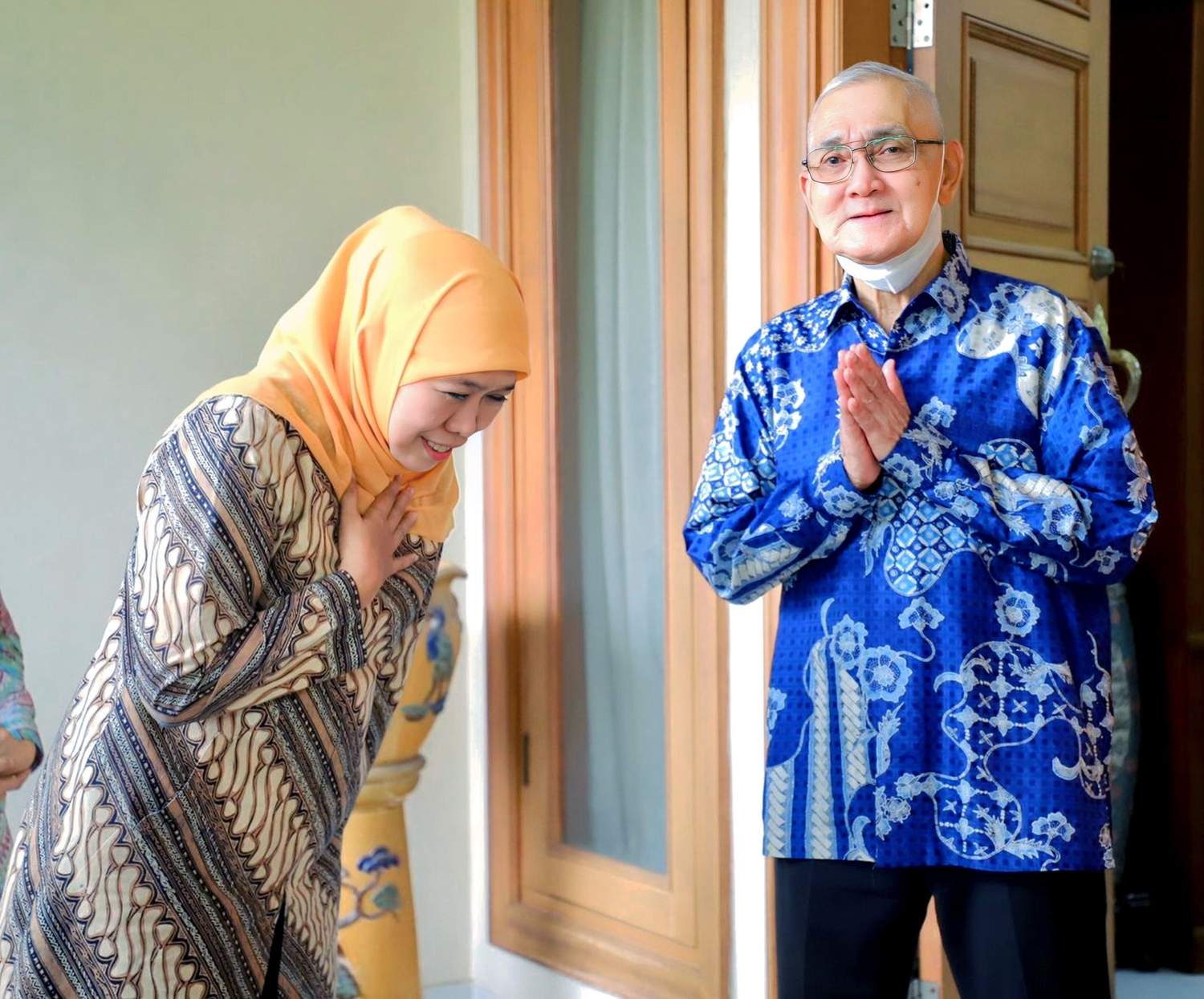 Gubernur Khofifah Beri Penghormatan Terakhir untuk Jenderal Try Sutrisno, Ajak Seluruh Masyarakat Jawa Timur Kibarkan Bendera Setengah Tiang