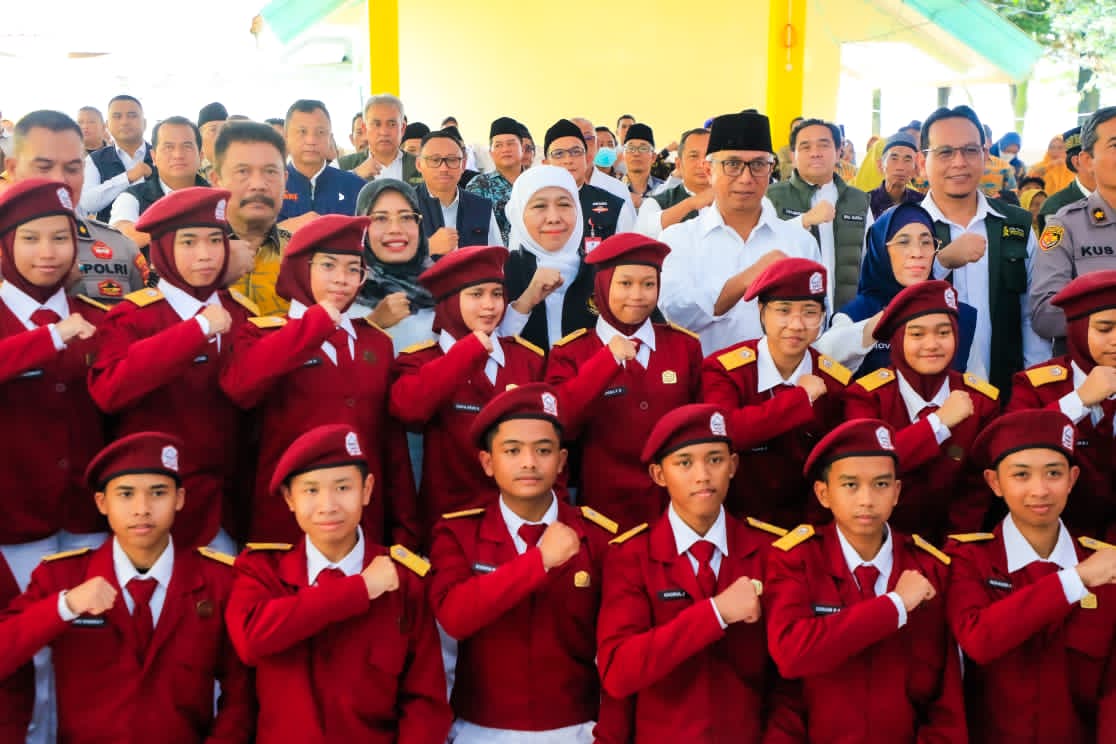 Gubernur Khofifah Resmikan Bantuan Sosial Rp16,6 Miliar, Dukung Pemberdayaan Ekonomi dan Desa Kediri