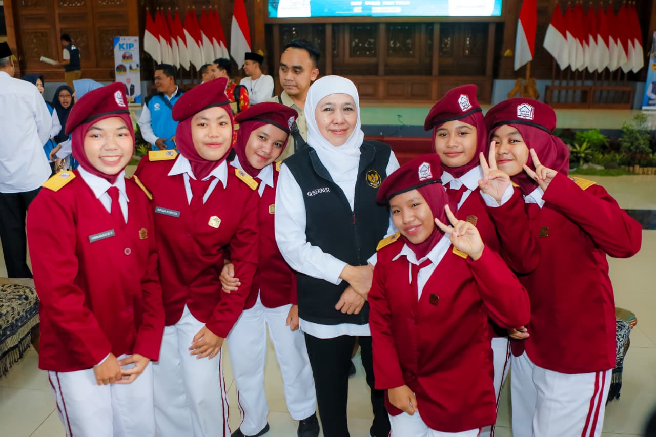 Gubernur Khofifah Indar Parawansa Tekankan Pentingnya Internet Sehat bagi Generasi Muda