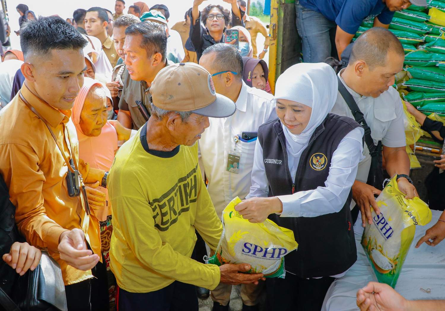 Gubernur Khofifah Indar Parawansa Pastikan Ketersediaan Bahan Pokok Aman di Jawa Timur