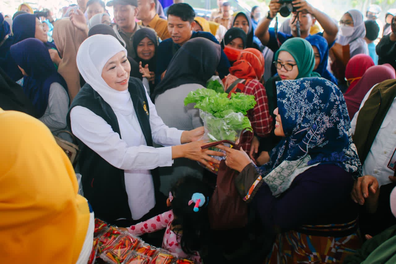 Gubernur Khofifah Sebut Pasar Murah Jadi Instrumen Pengendalian Inflasi dan Penguatan Daya Beli Masyarakat