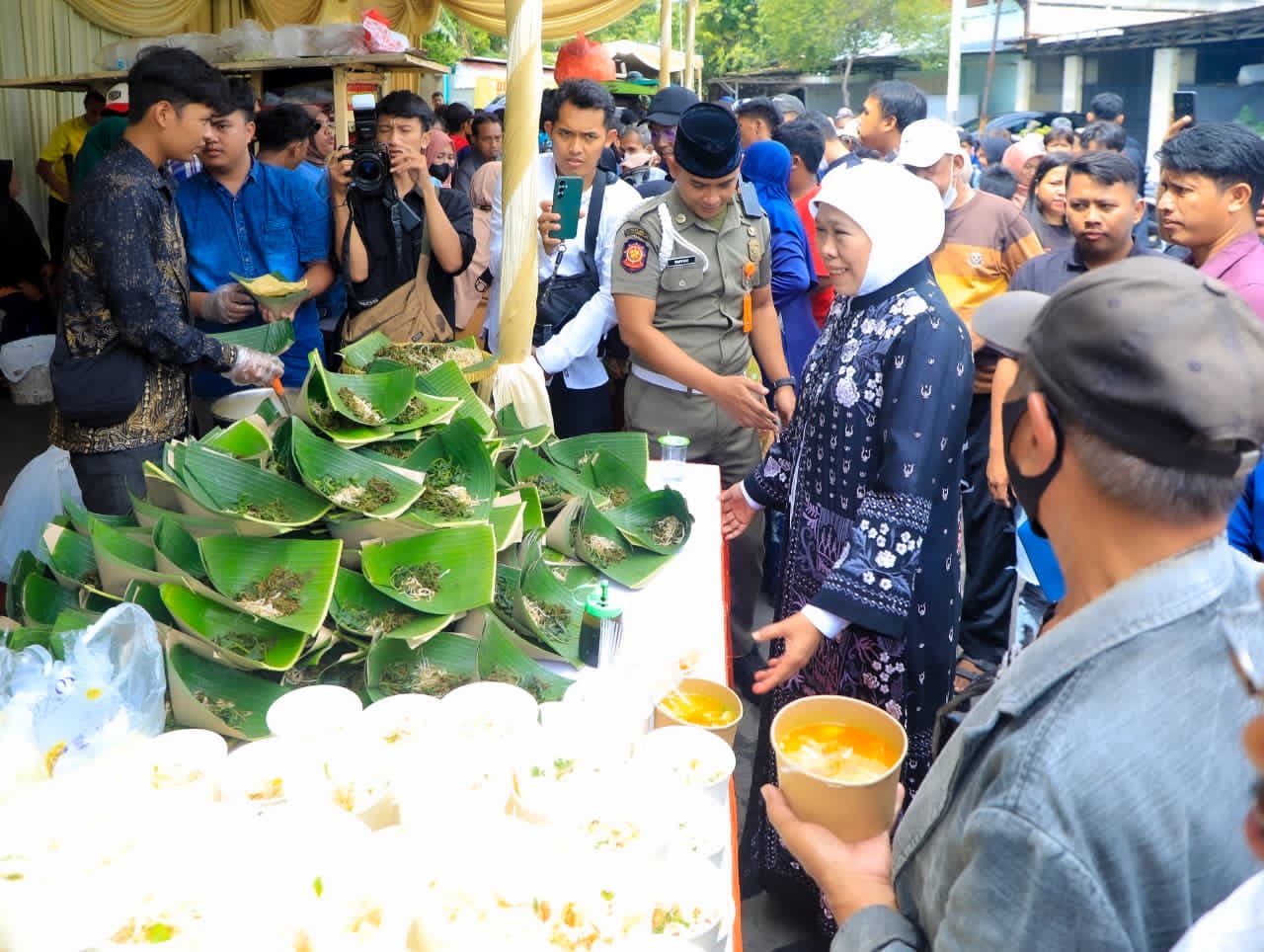 Gubernur Khofifah Hadirkan Lebaran Penuh Kebersamaan, Riyayan Jemursari Disambut Antusias Warga
