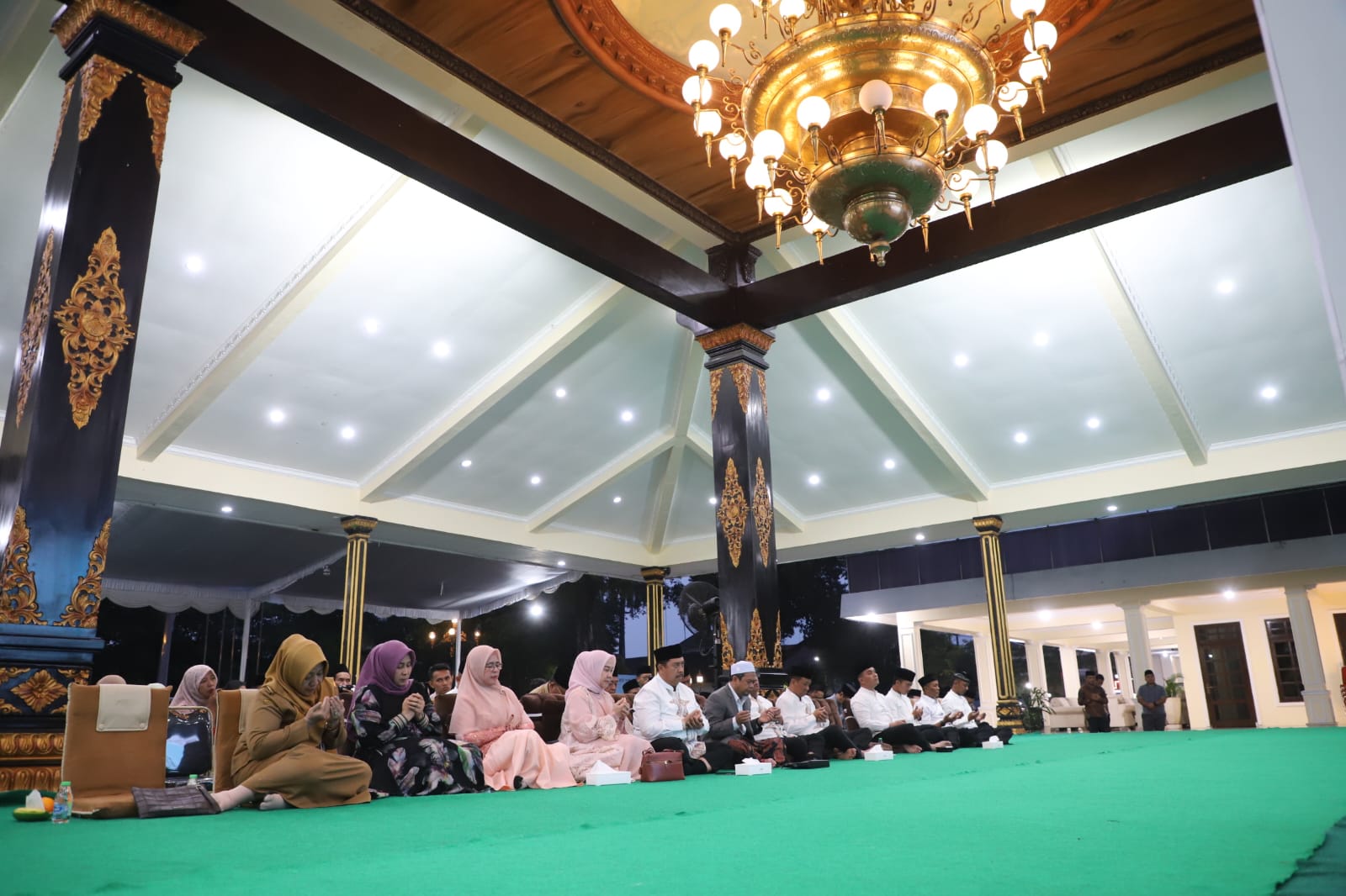Prestasi Pengelolaan Sampah Jombang, Hadiah Umrah untuk Petugas Kebersihan