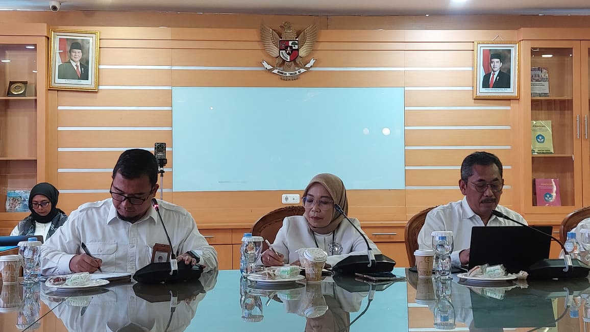 Pemerintah Daerah Dapat Perpanjang Penugasan Guru Non-ASN Selama Masa Transisi Penataan