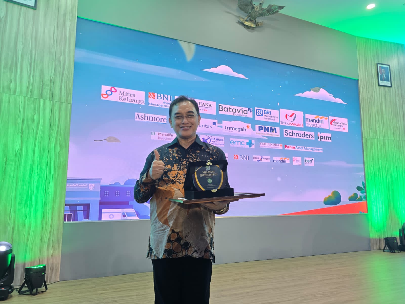 Yayasan Kesehatan Telkom Berikan Award kepada ARSINU atas Komitmen Pelayanan Kesehatan yang Ramah, Nyaman, dan Sepenuh Hati