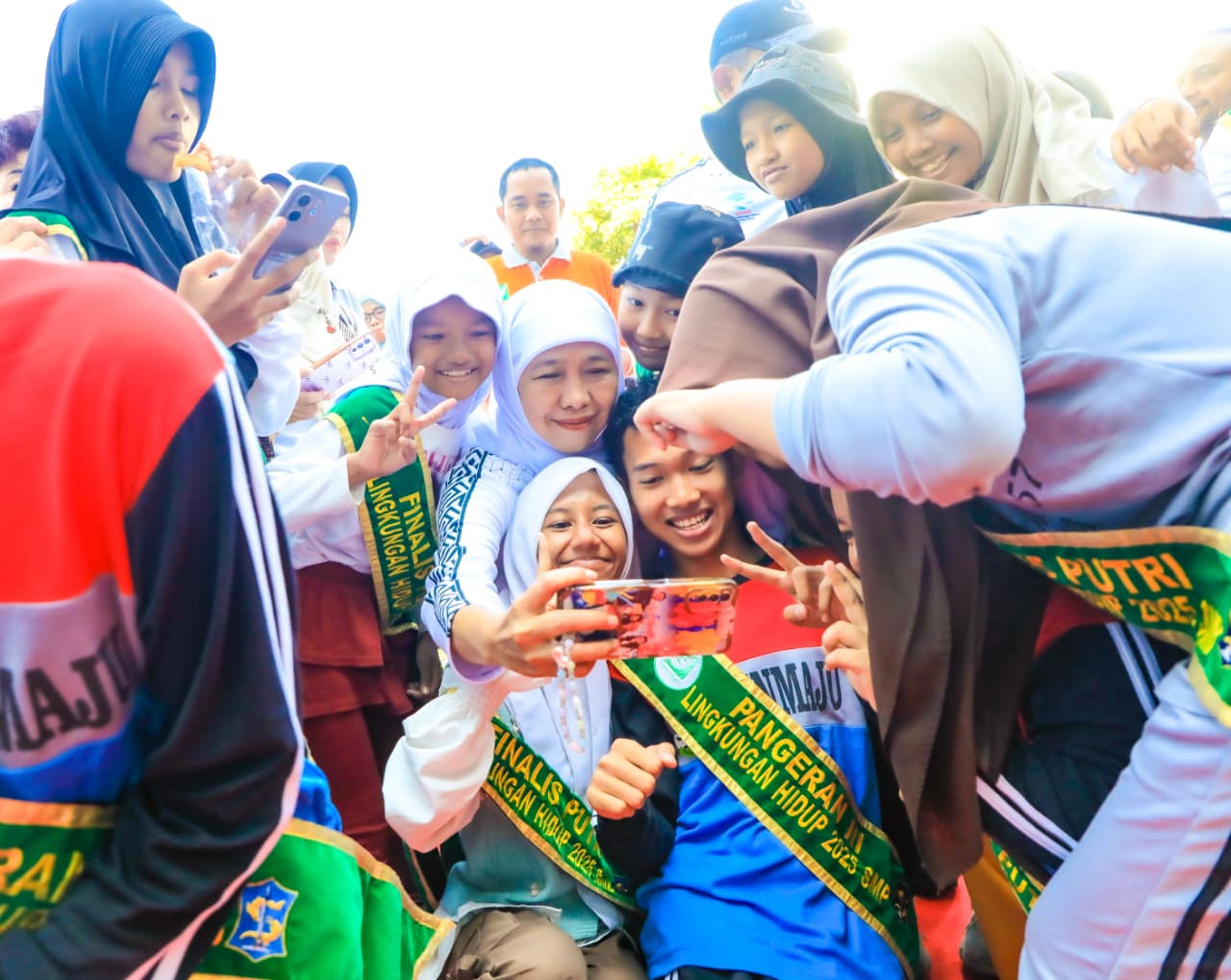 Khofifah Gaungkan Gerakan Pilah Sampah dari Rumah dan Penanaman Pohon Masif di Jawa Timur