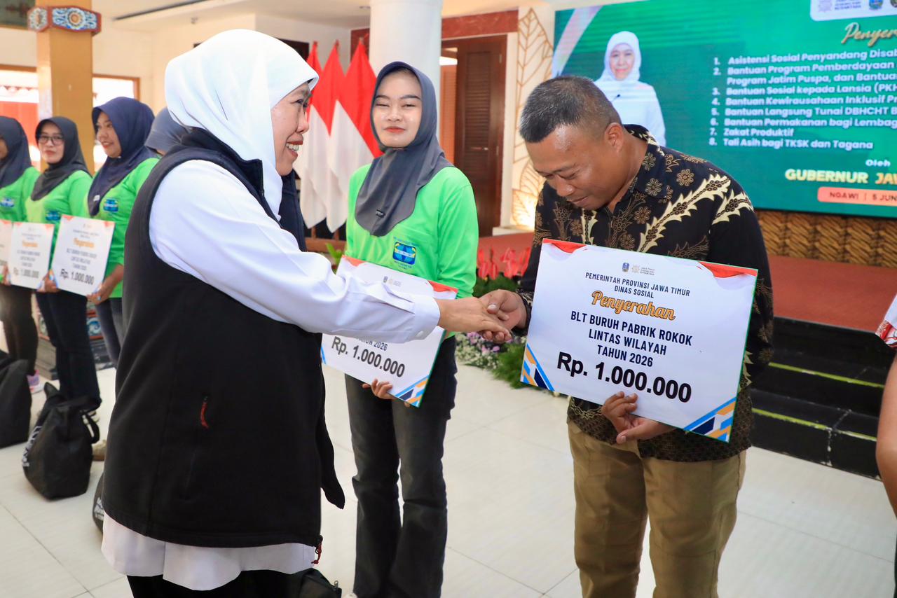 Gubernur Khofifah Salurkan Berbagai Program Bansos dan Pemberdayaan untuk Ribuan Warga Ngawi
