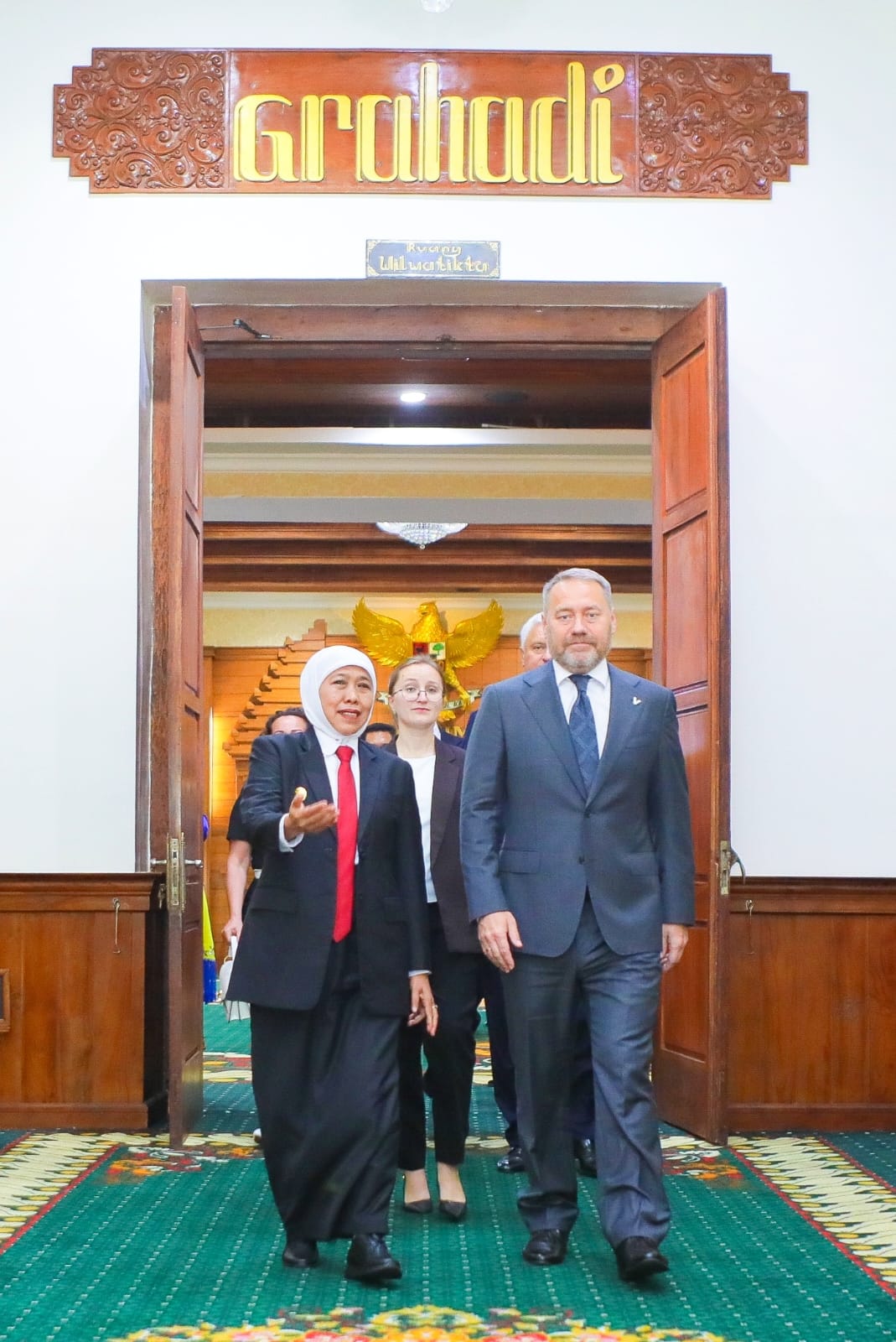 Khofifah Terima Ketua Majelis Legislatif Saint Petersburg, Bahas Kerja Sama Perkapalan hingga Pengembangan Cancer Center